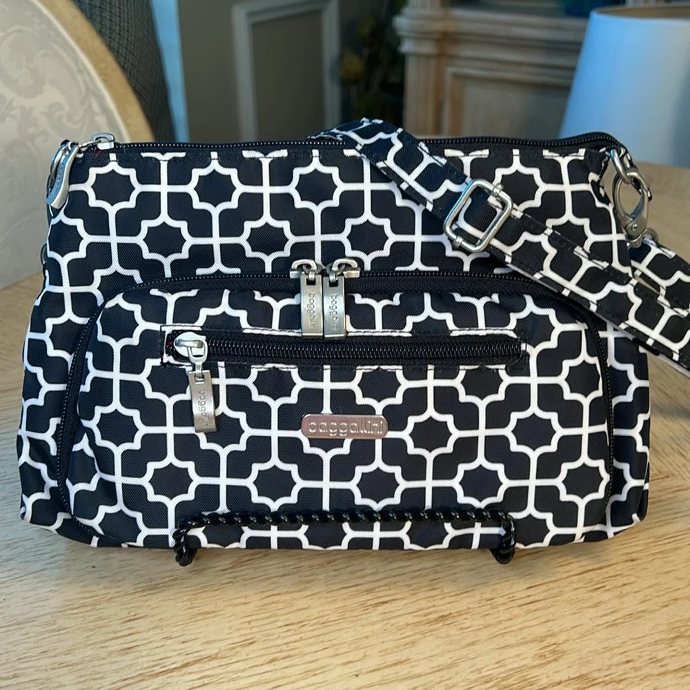 Baggalini Crossbody With Front Wallet - Picture 12 of 12